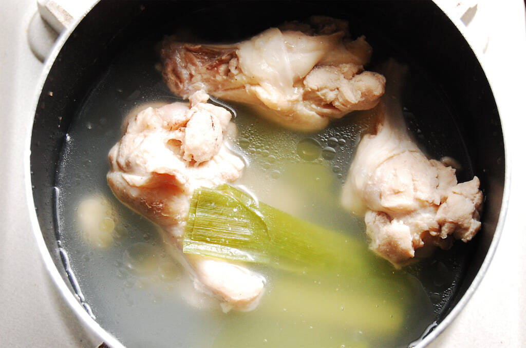 【時短サムゲタン】香味野菜トリオで血行巡る「サムゲタン風鶏手羽のスープ煮」作ってみた！お肉ホロホロ♡