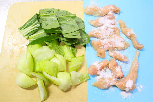【しんどい日は「鶏むね」に頼って！】お肉と菜っ葉たっぷりの「お鍋みたいなみそ汁」で元気とり戻してみた♡