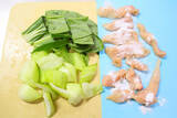「【しんどい日は「鶏むね」に頼って！】お肉と菜っ葉たっぷりの「お鍋みたいなみそ汁」で元気とり戻してみた♡」の画像4