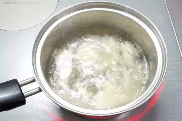「【しんどい日は「鶏むね」に頼って！】お肉と菜っ葉たっぷりの「お鍋みたいなみそ汁」で元気とり戻してみた♡」の画像