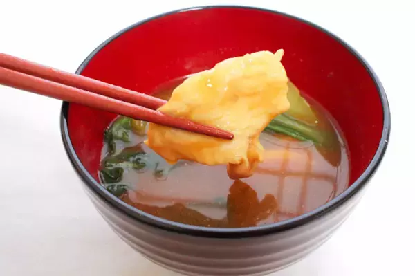 「【しんどい日は「鶏むね」に頼って！】お肉と菜っ葉たっぷりの「お鍋みたいなみそ汁」で元気とり戻してみた♡」の画像