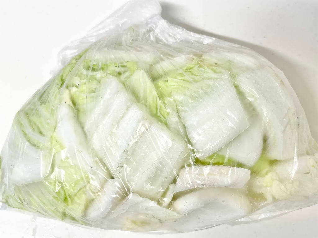 リュウジさんのおばあちゃん直伝！塩と昆布で作る「至高の白菜漬け」に挑戦♪田舎チックな漬物にほっこり！旨味たっぷり♡