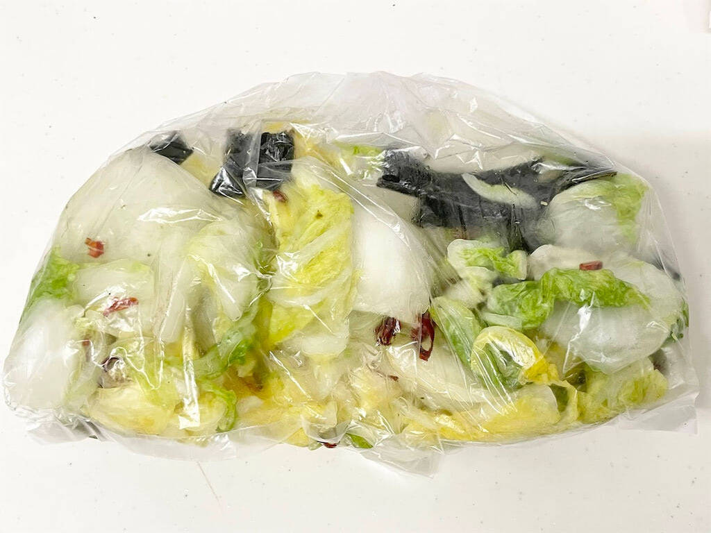 リュウジさんのおばあちゃん直伝！塩と昆布で作る「至高の白菜漬け」に挑戦♪田舎チックな漬物にほっこり！旨味たっぷり♡