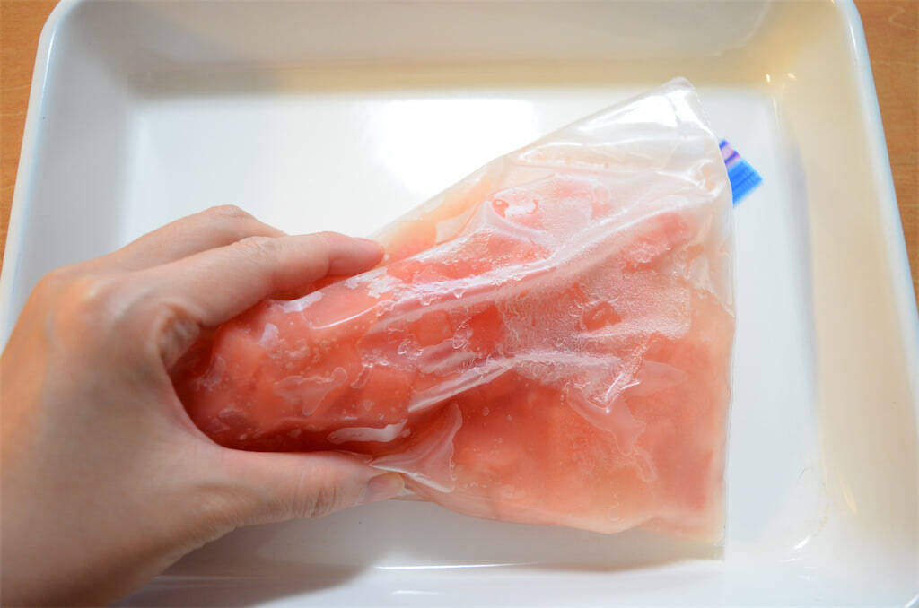 【え、すいかに白ワインを!?】混ぜて凍らすだけの絶品「すいかの白ワインシャーベット」作ってみた！【オトナスイーツ】