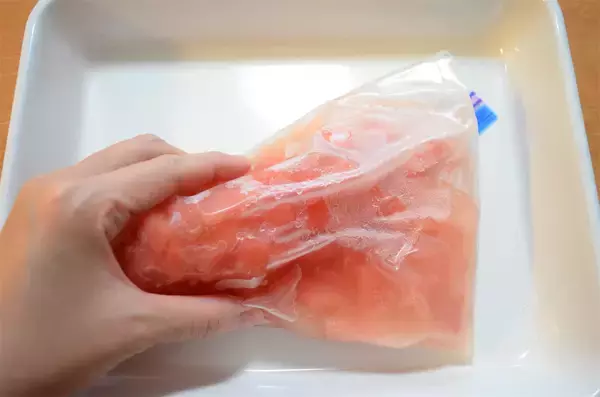 「【え、すいかに白ワインを!?】混ぜて凍らすだけの絶品「すいかの白ワインシャーベット」作ってみた！【オトナスイーツ】」の画像