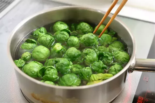 「【農家直伝！芽キャベツ初心者のあなたへ】保存法から下処理、簡単レシピまで一挙紹介！えっ「浅漬け」が最高なの!?」の画像