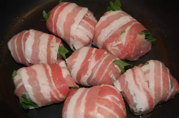 「米と切り餅を一緒に炊いておこわ風⁉「やみつき肉しそ巻きおにぎり」に挑戦♪照りっ照りのもっちもち♡」の画像