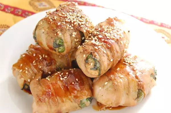 「米と切り餅を一緒に炊いておこわ風⁉「やみつき肉しそ巻きおにぎり」に挑戦♪照りっ照りのもっちもち♡」の画像