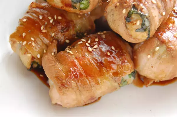 「米と切り餅を一緒に炊いておこわ風⁉「やみつき肉しそ巻きおにぎり」に挑戦♪照りっ照りのもっちもち♡」の画像