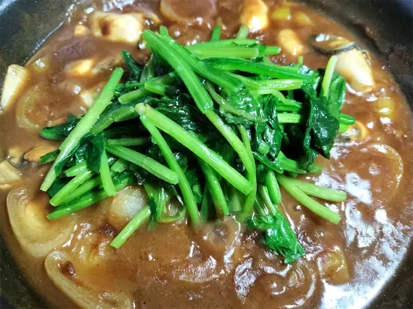 「【板前のまかないカレー】カキフライが乗ってるのと違う！牡蠣のルウな「牡蠣とほうれん草のカレー」作ろう」の画像