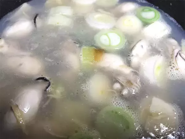 「【板前のまかないカレー】カキフライが乗ってるのと違う！牡蠣のルウな「牡蠣とほうれん草のカレー」作ろう」の画像