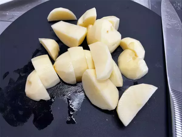 「【国民的チップス再現】ポテサラにコンソメ入れて「ニューポテトサラダ」作ってみた！やみつきスナック感覚♪」の画像