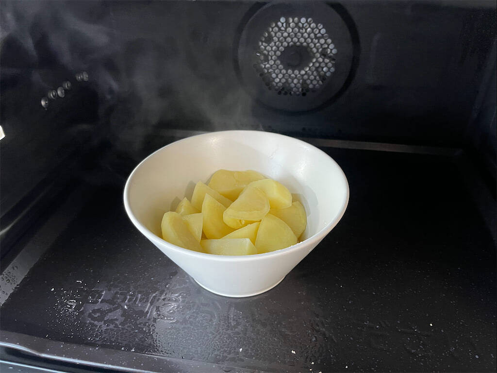 【国民的チップス再現】ポテサラにコンソメ入れて「ニューポテトサラダ」作ってみた！やみつきスナック感覚♪