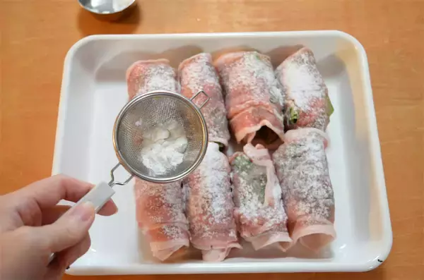 「【肉巻きを煮たら…】あっさり料亭味♡「豚肉と小松菜のさっと煮」作ってみた！お出汁が優しい〜【農家の知恵】」の画像
