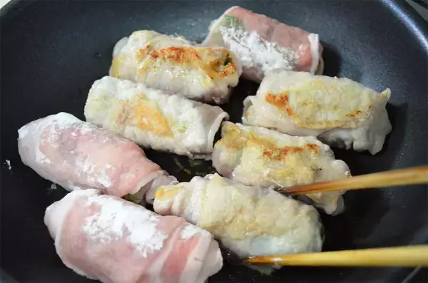 「【肉巻きを煮たら…】あっさり料亭味♡「豚肉と小松菜のさっと煮」作ってみた！お出汁が優しい〜【農家の知恵】」の画像