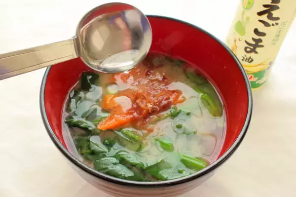 「【健康維持に必須！】不足しがちな脂肪酸が摂れる「スーパーみそ汁」作ってみた！驚きのちょい足し術で♪」の画像