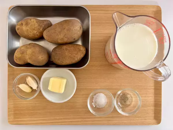 「【志麻さんのシンプル過ぎる！】ホワイトソース不要！牛乳で「ジャガイモのグラタン」作ろう！想定以上！」の画像