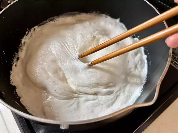 「【志麻さんのシンプル過ぎる！】ホワイトソース不要！牛乳で「ジャガイモのグラタン」作ろう！想定以上！」の画像