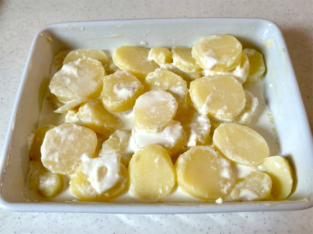 【志麻さんのシンプル過ぎる！】ホワイトソース不要！牛乳で「ジャガイモのグラタン」作ろう！想定以上！