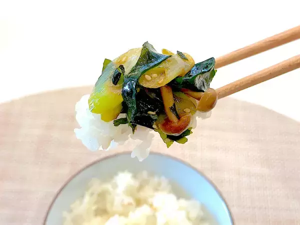 「【乾燥わかめの意外な食べ方】炒めるとお肉級の満足感!?「長ねぎとわかめの炒め物」作ろう！娘と夫の箸止まらん♡」の画像