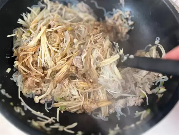 「【腸活できちゃう中華】えのき×しらたきで「麻婆春雨」作ってみた！軽やかだけどしっかりコク深マーボーよ♡」の画像