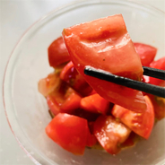 【7.9万いいね】シンプル調理でも超絶ウマい「トマトのナムル」作ってみた！グルタミン酸×イノシン酸の威力！