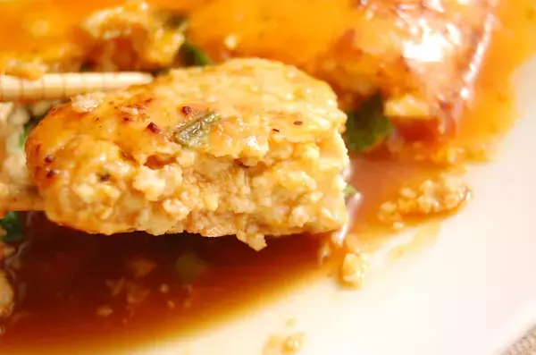 「【節約レシピ】つくねは丸めない！フライパンにド～ンな「豆腐入りつくね」に挑戦！ふっくらふわふわなの♡」の画像