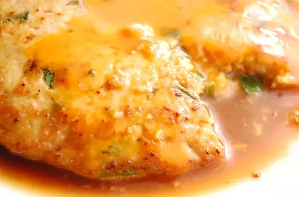 「【節約レシピ】つくねは丸めない！フライパンにド～ンな「豆腐入りつくね」に挑戦！ふっくらふわふわなの♡」の画像