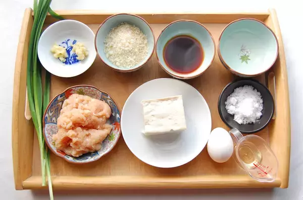 「【節約レシピ】つくねは丸めない！フライパンにド～ンな「豆腐入りつくね」に挑戦！ふっくらふわふわなの♡」の画像