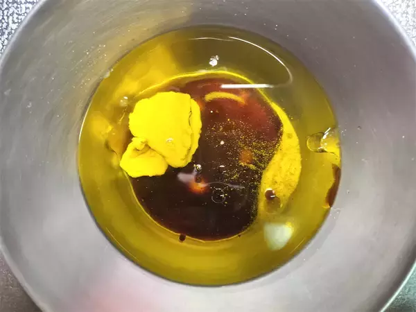 「【志麻さんの大人なサラダ】焼きカマンがド～ン！蜂蜜＆ドレかけて、甘みと酸味と旨味とコクが凄いの♡」の画像