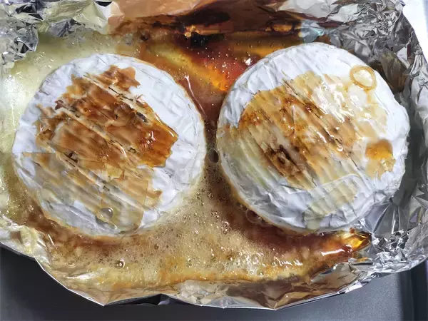 「【志麻さんの大人なサラダ】焼きカマンがド～ン！蜂蜜＆ドレかけて、甘みと酸味と旨味とコクが凄いの♡」の画像