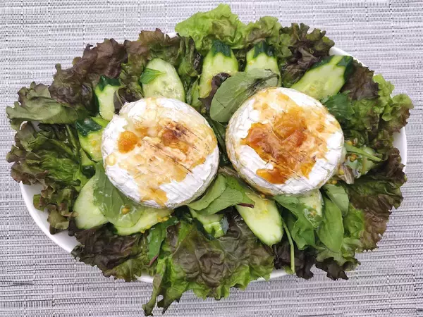 「【志麻さんの大人なサラダ】焼きカマンがド～ン！蜂蜜＆ドレかけて、甘みと酸味と旨味とコクが凄いの♡」の画像