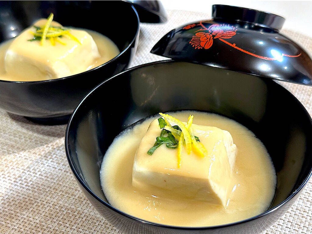 【豆腐一丁で簡単】旬のゆず香る♡「豆腐の味噌煮」作ろう！料亭風の上品な味わい♪え、一晩寝かすとさらに美味!?