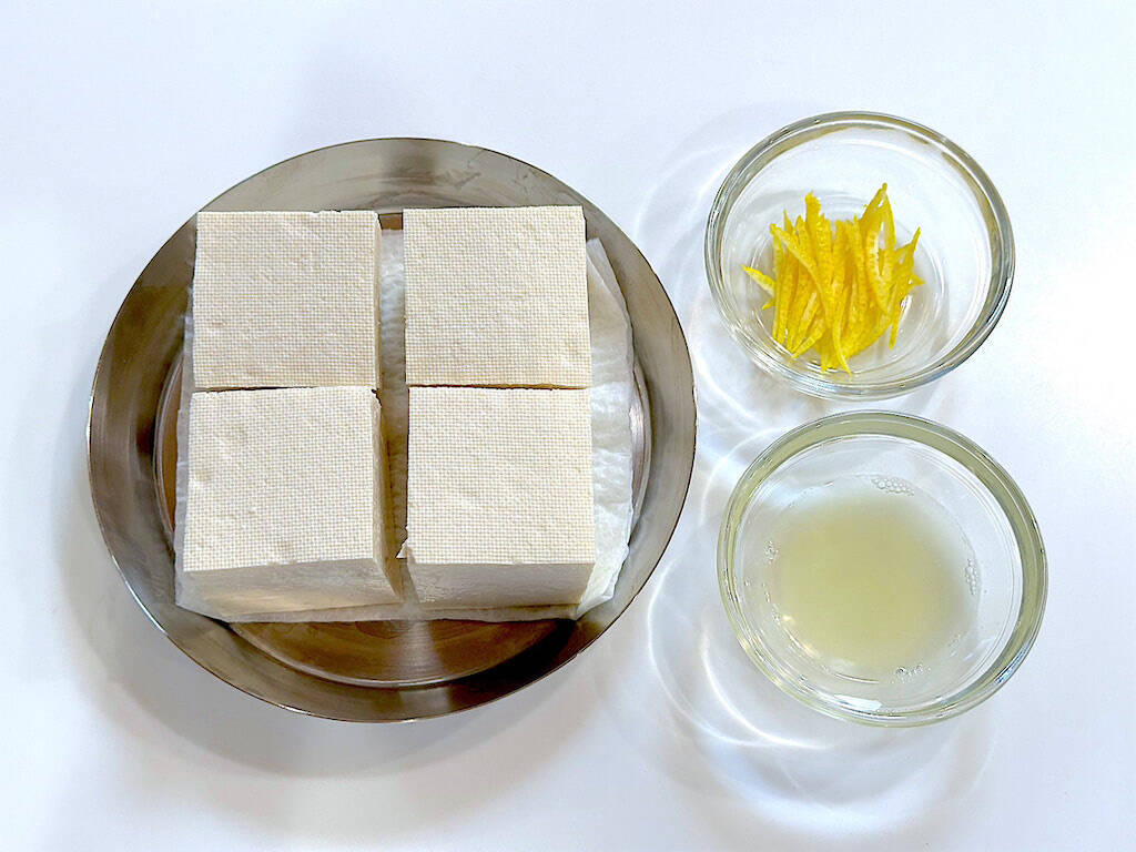 【豆腐一丁で簡単】旬のゆず香る♡「豆腐の味噌煮」作ろう！料亭風の上品な味わい♪え、一晩寝かすとさらに美味!?