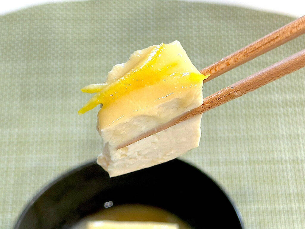 【豆腐一丁で簡単】旬のゆず香る♡「豆腐の味噌煮」作ろう！料亭風の上品な味わい♪え、一晩寝かすとさらに美味!?