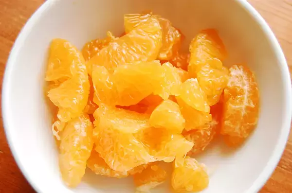 「【食べる目薬!?】デパ地下風「にんじんサラダ」でお疲れ目を癒してみた！レーズンにみかんも加えるって」の画像