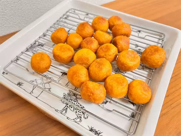 「【これ、かぼちゃです！】食感と甘みにベタ惚れしちゃう「野菜ドーナツ」作ってみた！白玉粉と豆腐の配合がカギ」の画像