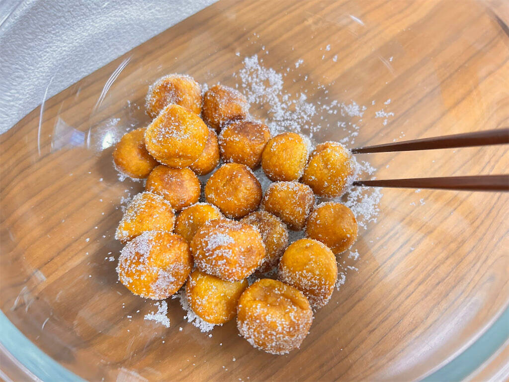 【これ、かぼちゃです！】食感と甘みにベタ惚れしちゃう「野菜ドーナツ」作ってみた！白玉粉と豆腐の配合がカギ