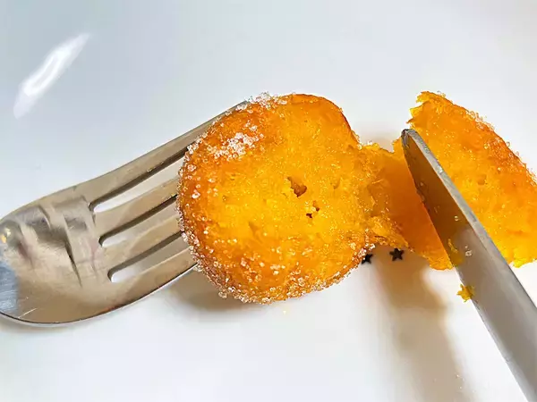 「【これ、かぼちゃです！】食感と甘みにベタ惚れしちゃう「野菜ドーナツ」作ってみた！白玉粉と豆腐の配合がカギ」の画像