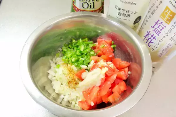 「え、サルサに塩麹!? 発酵マイスター直伝「塩麹トマトサルサ」はまろ爽やかなデキるヤツ♪【混ぜるだけ5分】」の画像