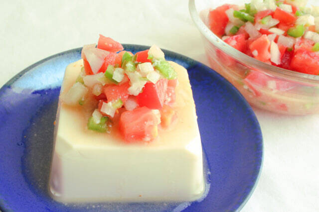 え、サルサに塩麹!? 発酵マイスター直伝「塩麹トマトサルサ」はまろ爽やかなデキるヤツ♪【混ぜるだけ5分】