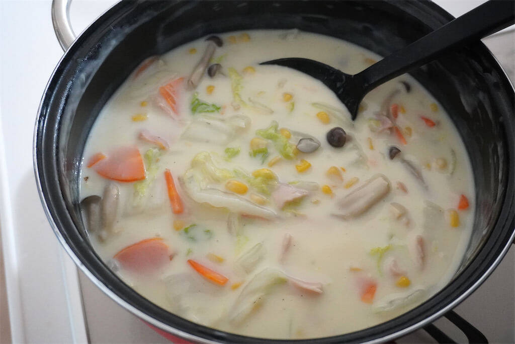 【コーン缶の汁は捨てないで】全投入でコク急上昇「白菜のクリーム煮」作ってみた！冬野菜たっぷりシチュー風♡