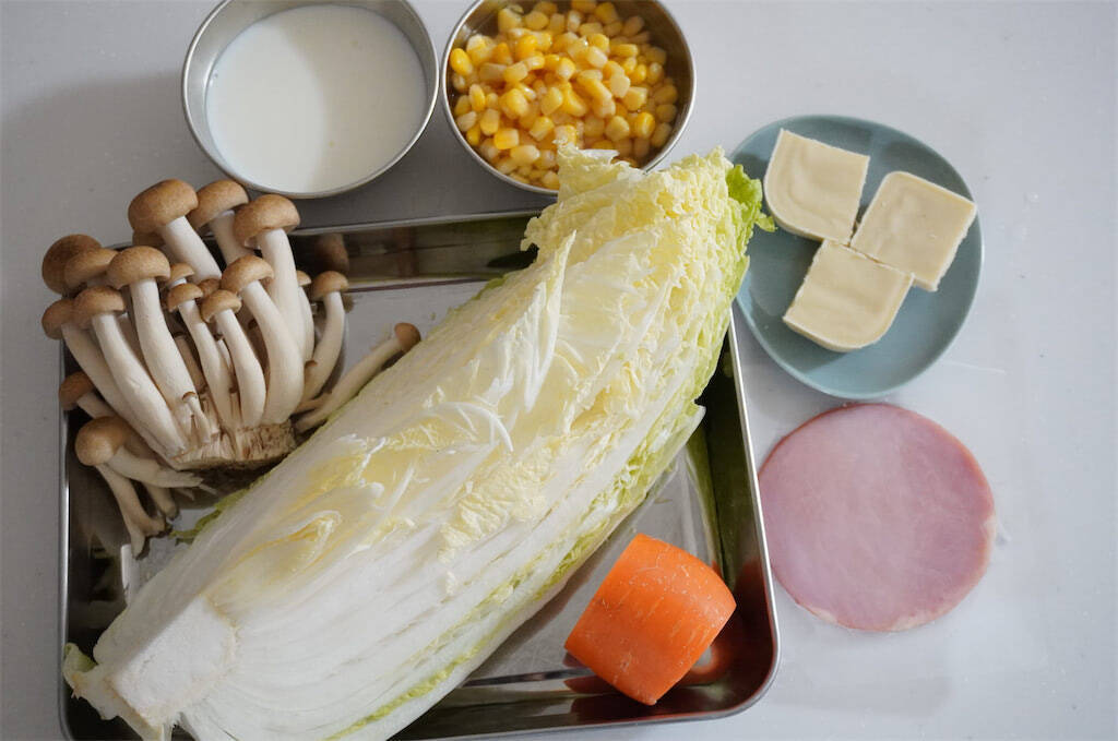 【コーン缶の汁は捨てないで】全投入でコク急上昇「白菜のクリーム煮」作ってみた！冬野菜たっぷりシチュー風♡
