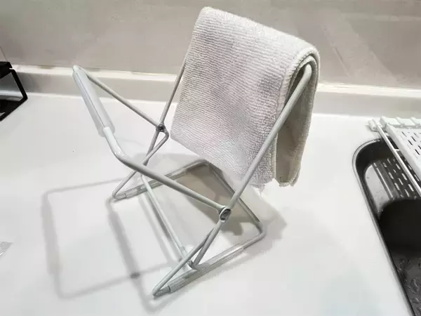 「スリコの「ダストホルダー」はゴミ箱使用だけじゃない！リビングで、キッチンで大活躍なアイテムだった！」の画像