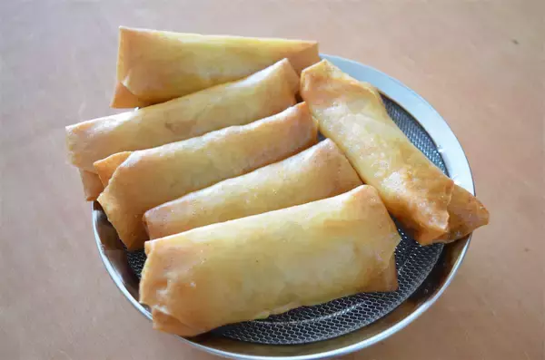 「おからの吸水力で「旨味バクダン春巻き」作ってみた！カリッとろ～りで超ジューシー♡【農家直伝】」の画像