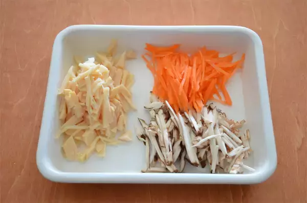 「おからの吸水力で「旨味バクダン春巻き」作ってみた！カリッとろ～りで超ジューシー♡【農家直伝】」の画像