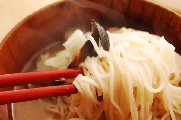 「【二日酔いの救世主】スッキリできるみそ汁2品作ってみた！食材はおなじみ「しじみ」と…「じゃがいも」だと!?」の画像