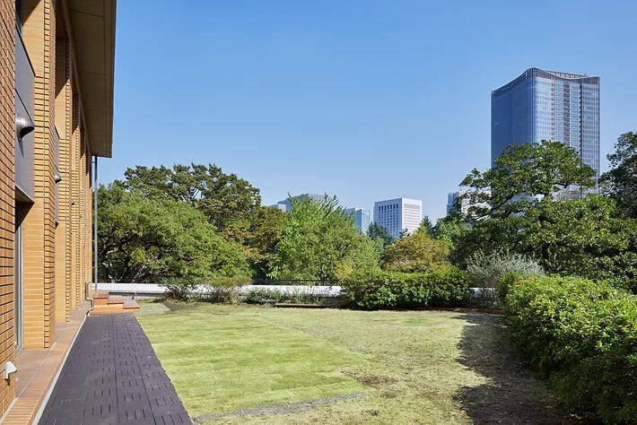 日比谷公園にオープン！ヨガ・ラン・ピラティス…陽光や風を感じるアウトドアフィットネス施設が気になる～！