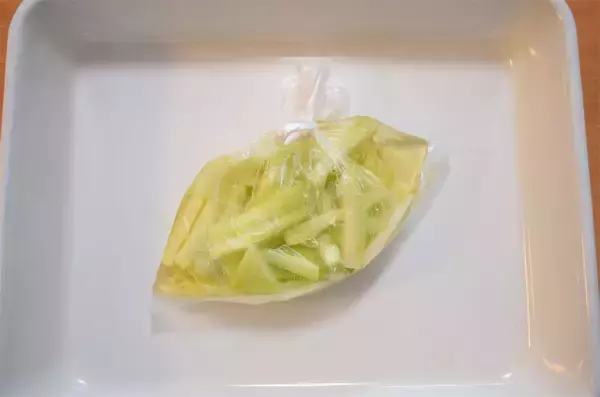 「【夏の漬け物は全部コレでいい】すいかの皮、絶対捨てないで！「浅漬け」にすれば無限にポリポリ止まらない♪」の画像
