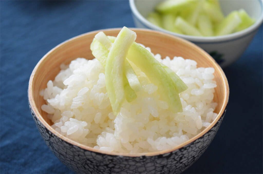 【夏の漬け物は全部コレでいい】すいかの皮、絶対捨てないで！「浅漬け」にすれば無限にポリポリ止まらない♪